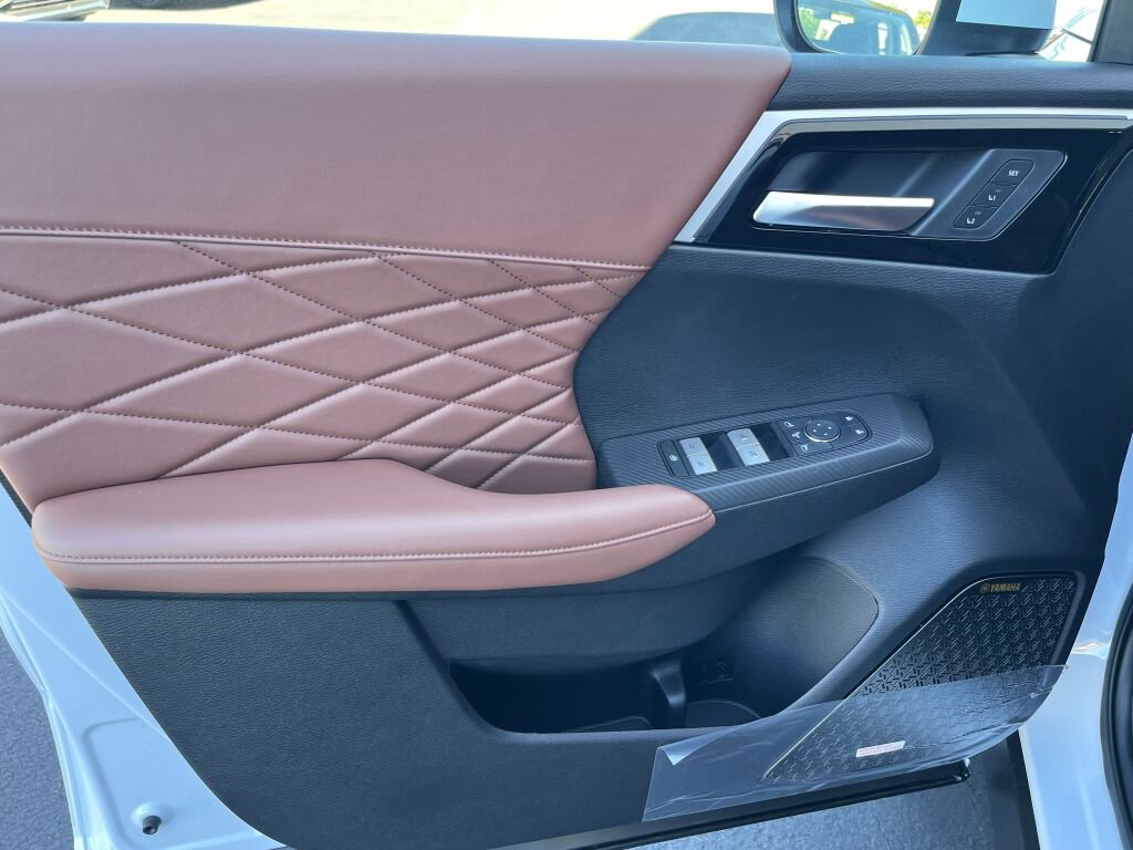 New 2025 Mitsubishi Outlander SEL image 11