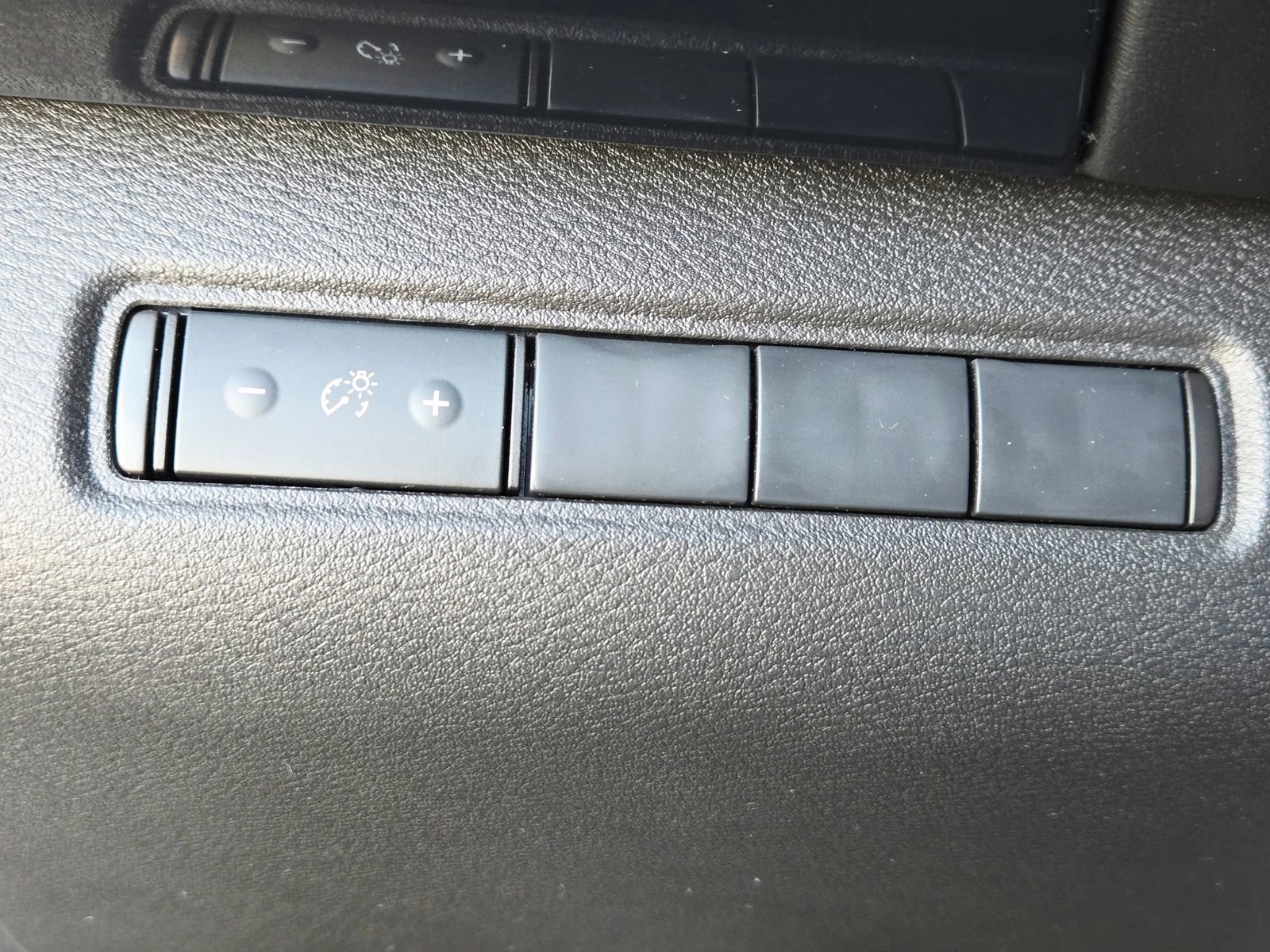 Used 2025 Nissan Pathfinder S FWD image 21