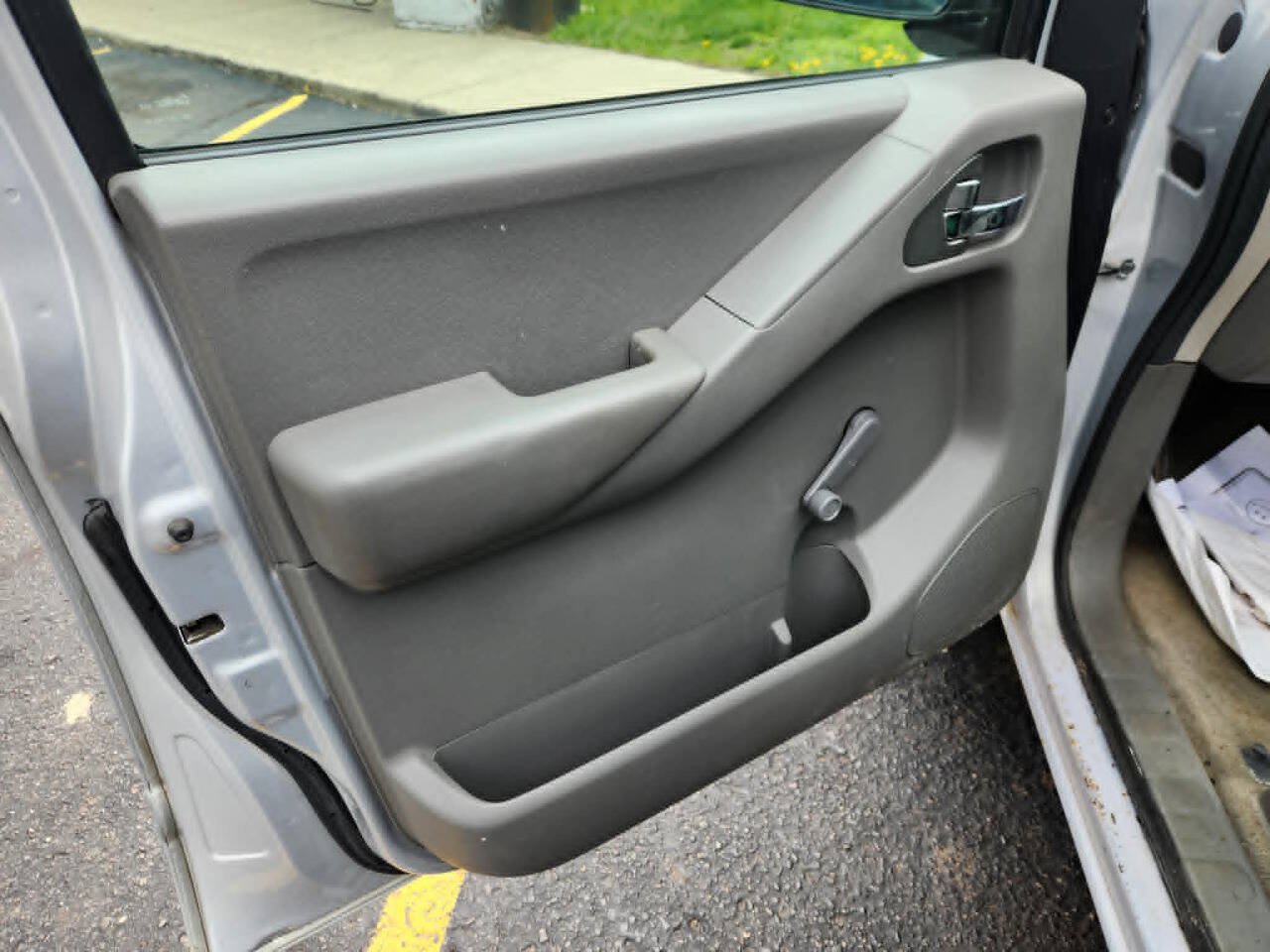 Used 2011 Nissan Frontier S AWD/4WD image 10