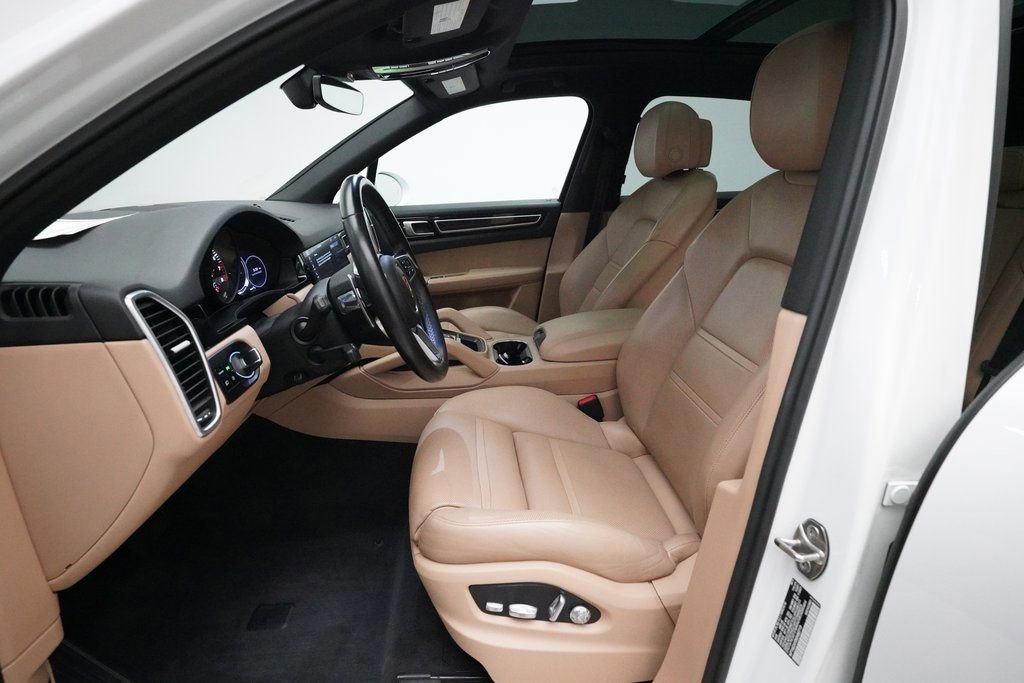 Used 2019 Porsche Cayenne E-Hybrid image 4