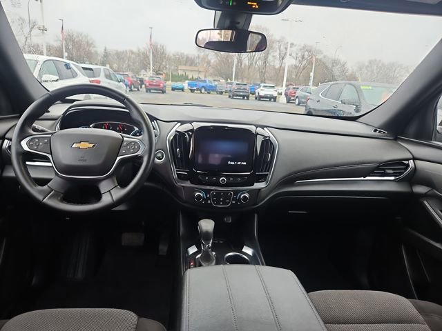 Used 2023 Chevrolet Traverse LT image 13