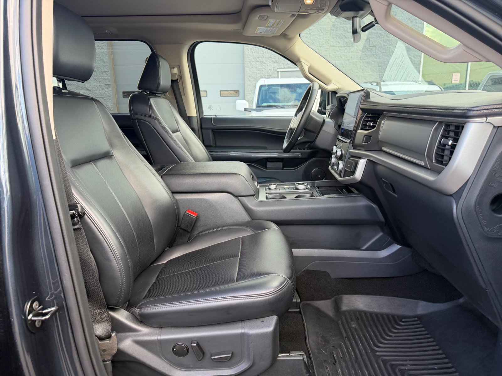 Used 2024 Ford Expedition Max XLT AWD/4WD image 31