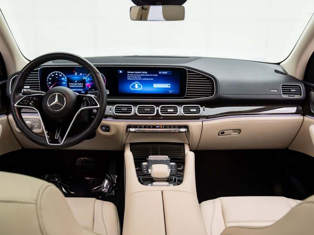 Used 2024 Mercedes-Benz GLS 450 4MATIC image 10