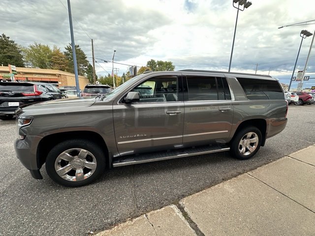 Used 2017 Chevrolet Suburban LT w/ LT Signature Package image 4