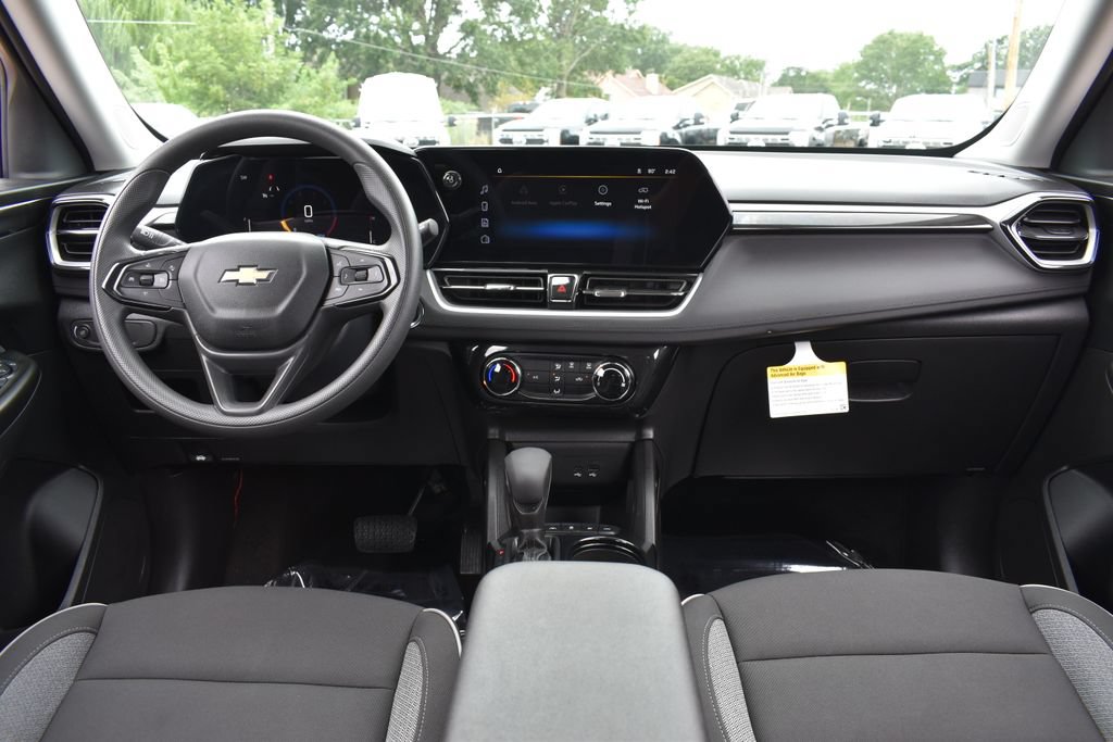 Used 2025 Chevrolet TrailBlazer LT AWD/4WD image 15