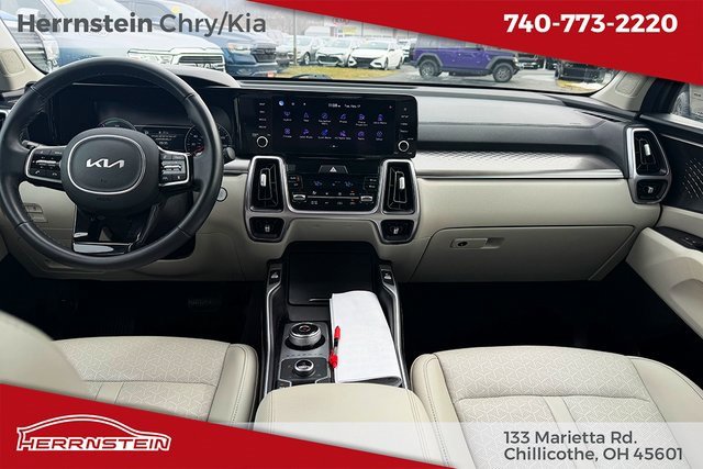 Used 2023 Kia Sorento EX image 4