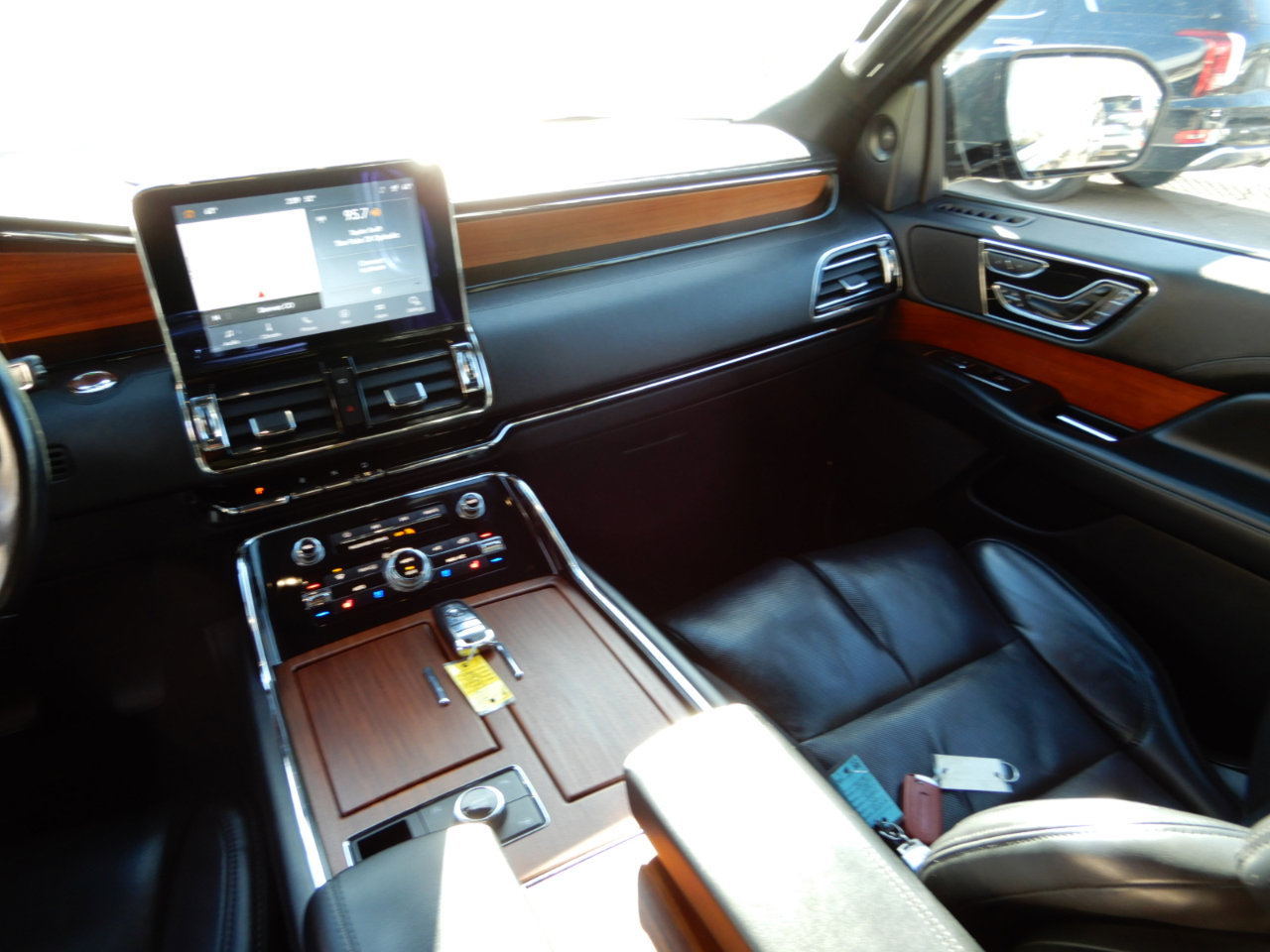 Used 2020 Lincoln Navigator Reserve image 23