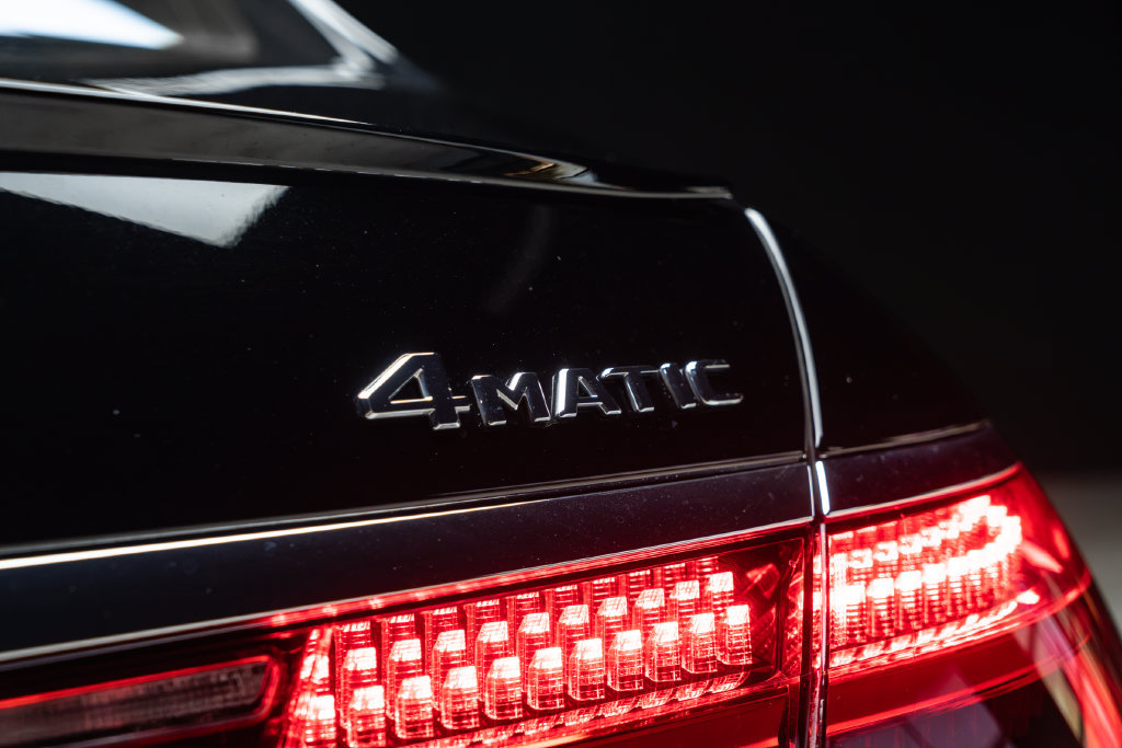 Used 2022 Mercedes-Benz S 500 4MATIC w/ AMG Line Package image 13