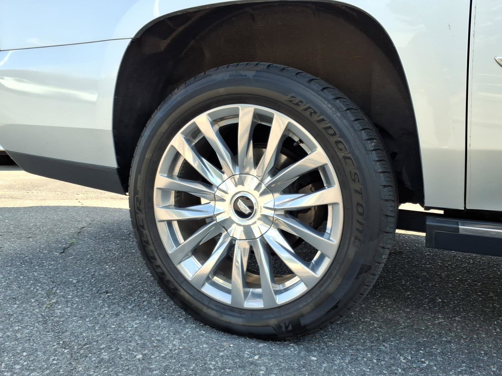 Used 2016 Cadillac Escalade ESV Premium AWD/4WD image 11