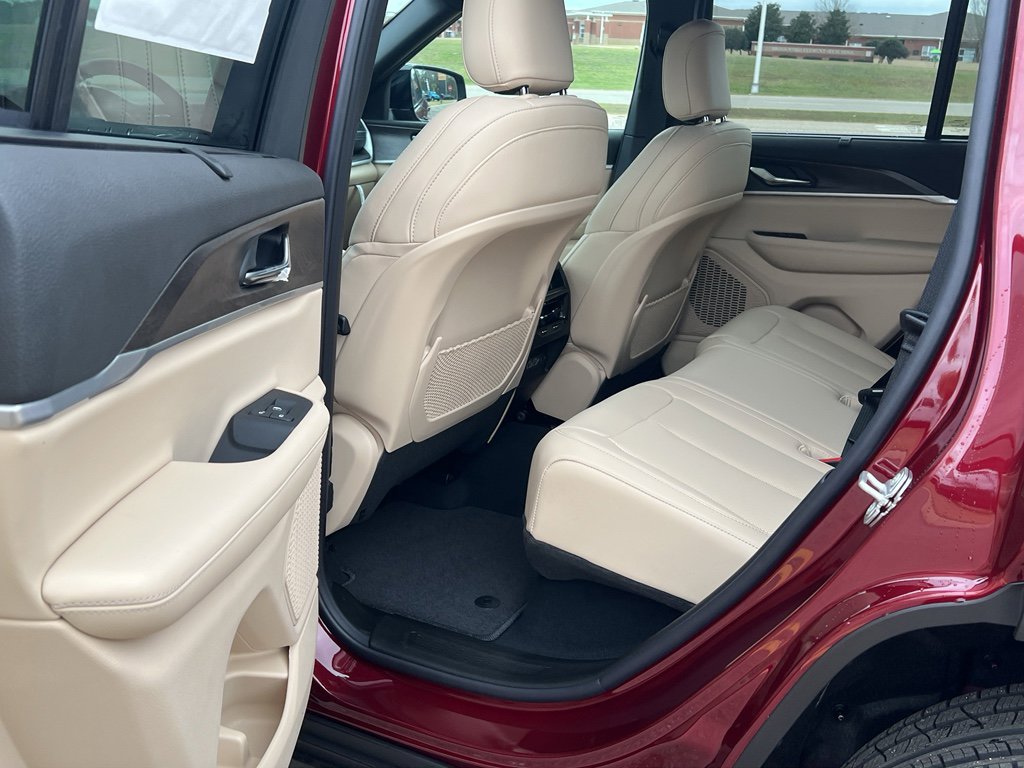 New 2025 Jeep Grand Cherokee Limited w/ Luxury Tech Group II AWD/4WD image 27