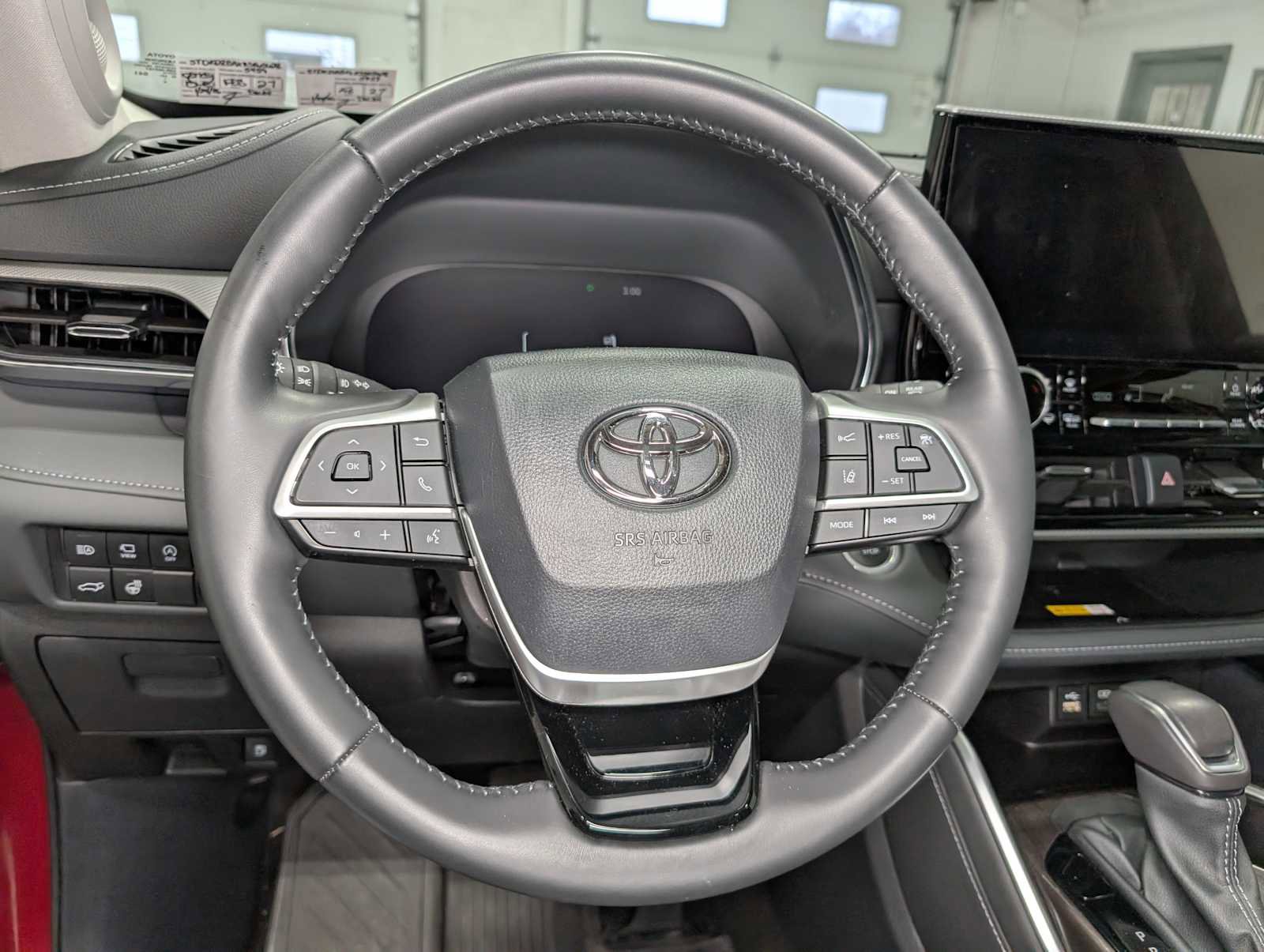 Used 2024 Toyota Highlander Platinum image 33