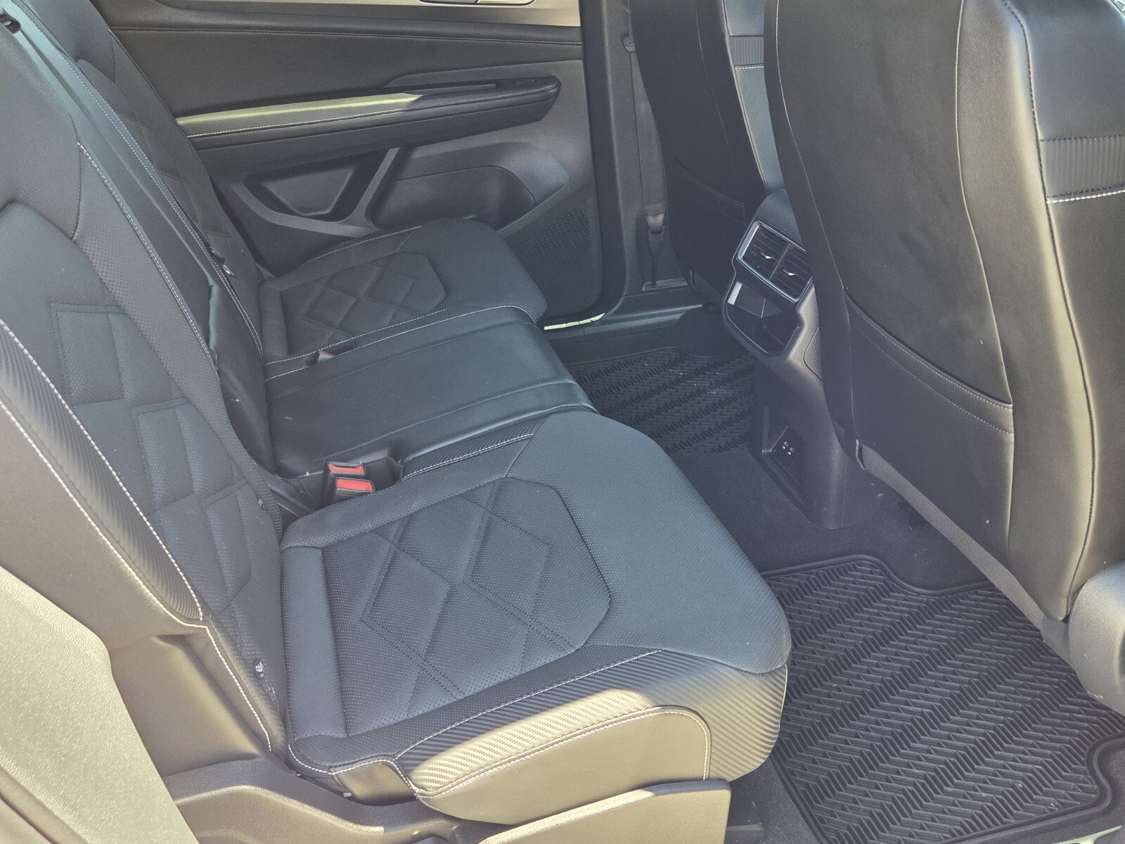 Used 2024 Volkswagen Atlas Cross Sport SE FWD image 10