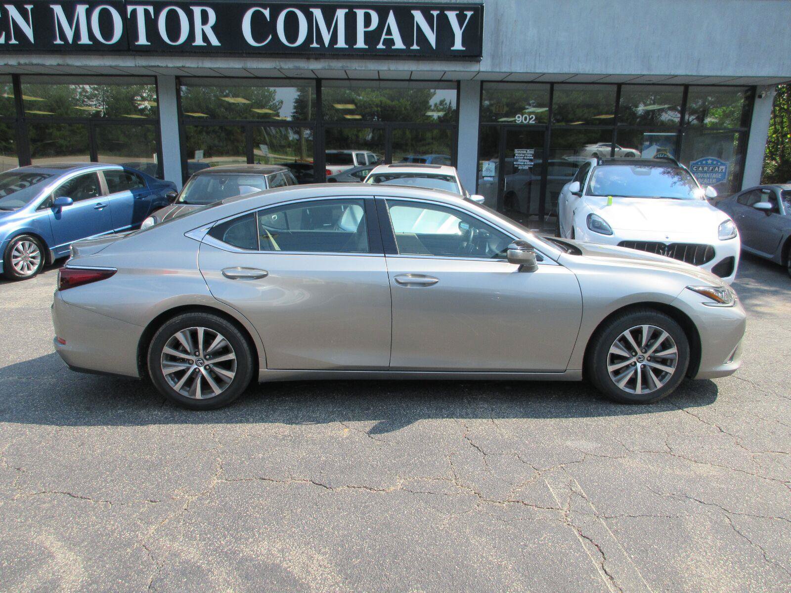 Used 2021 Lexus ES 350 w/ Premium Package FWD image 4
