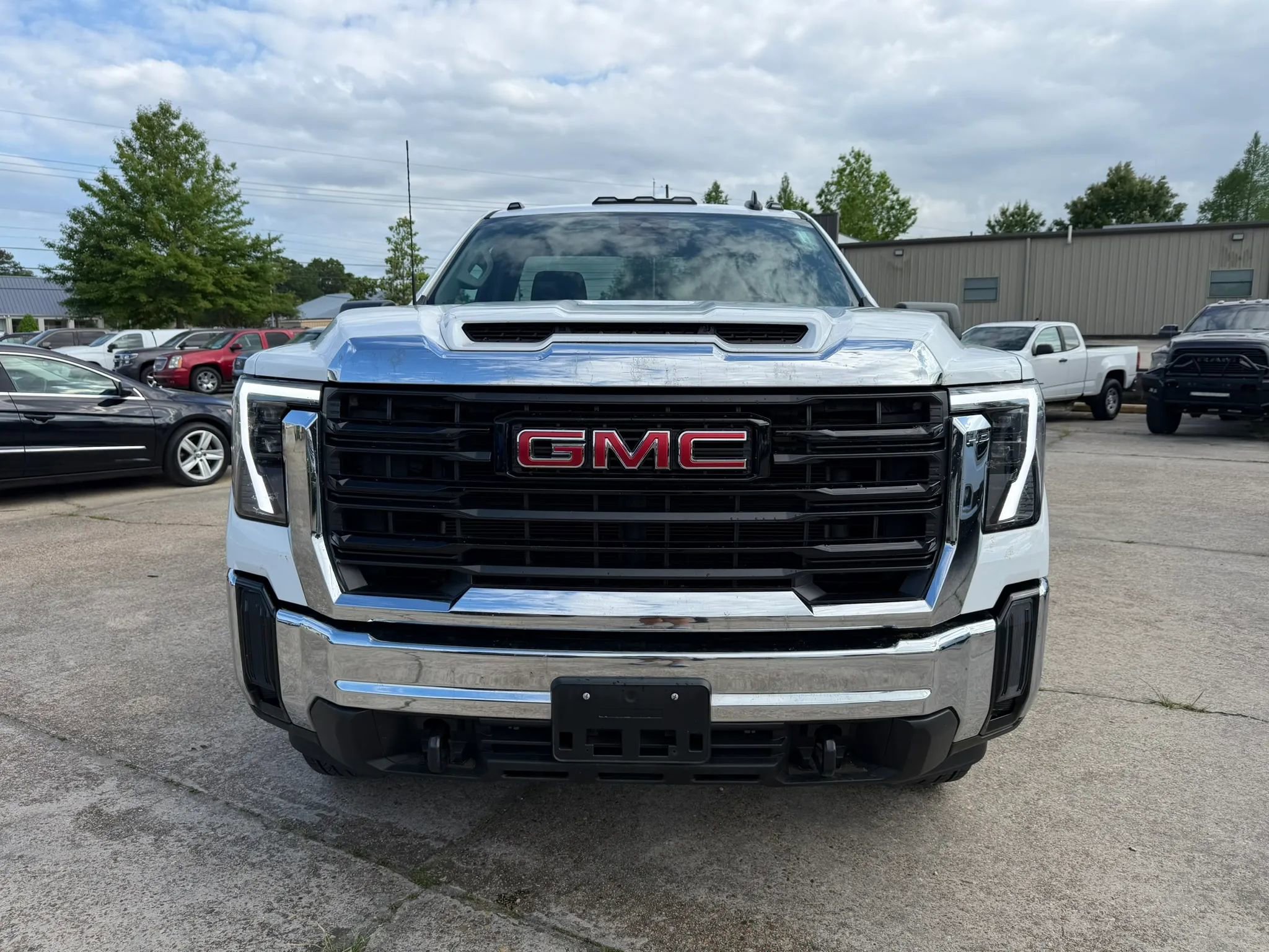 Used 2024 GMC Sierra 2500 Pro w/ Convenience Package AWD/4WD image 8