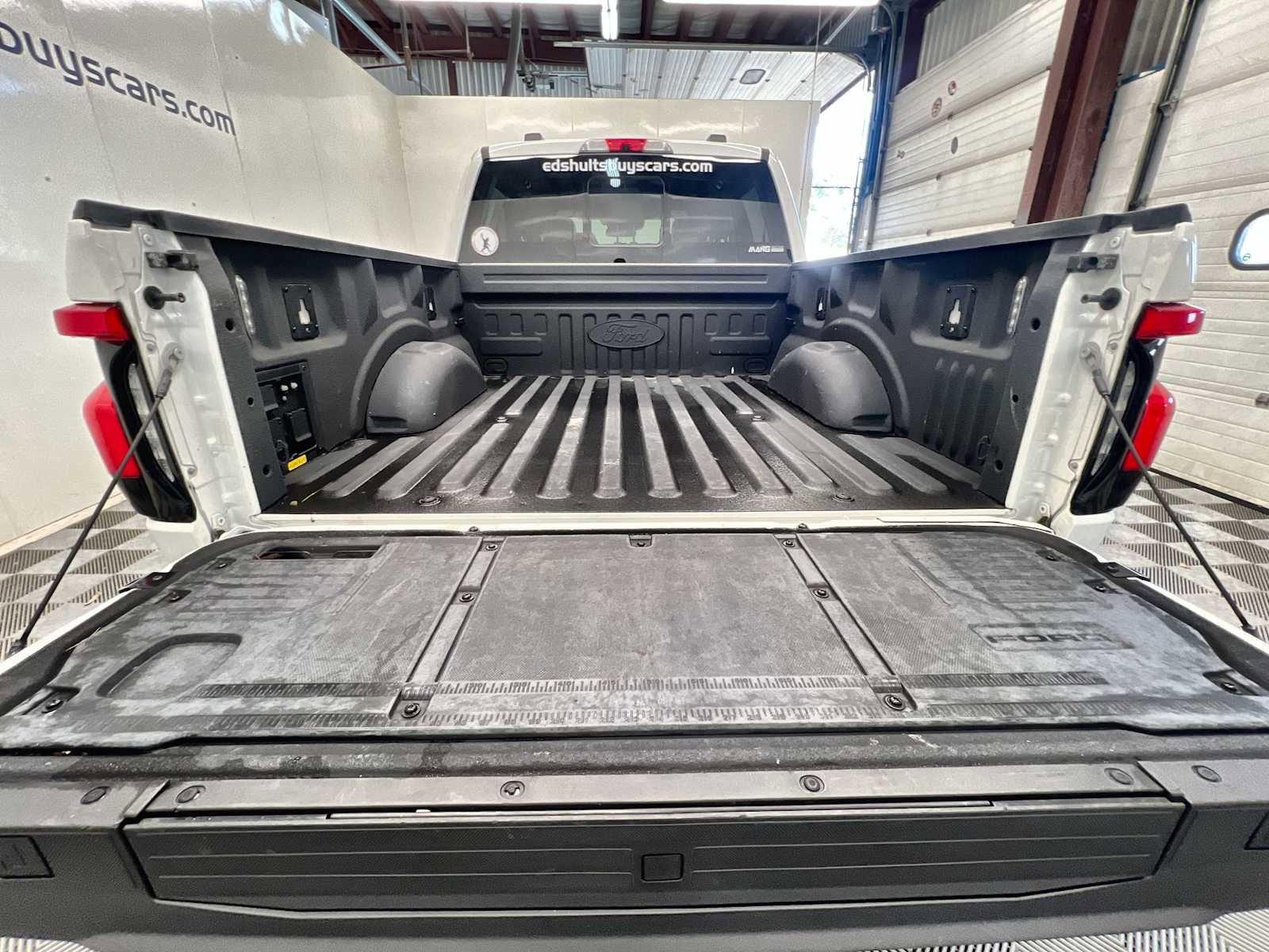 Used 2022 Ford F150 Lightning Lariat image 21