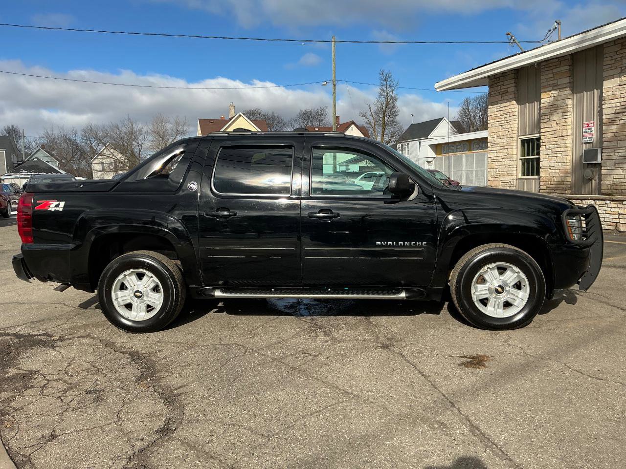 Used 2013 Chevrolet Avalanche LT w/ Suspension Package, Off-Road image 2