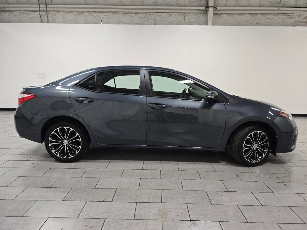 Used 2016 Toyota Corolla S Premium image 17