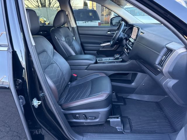Used 2024 Nissan Pathfinder Platinum w/ Lighting Package (N93) image 22