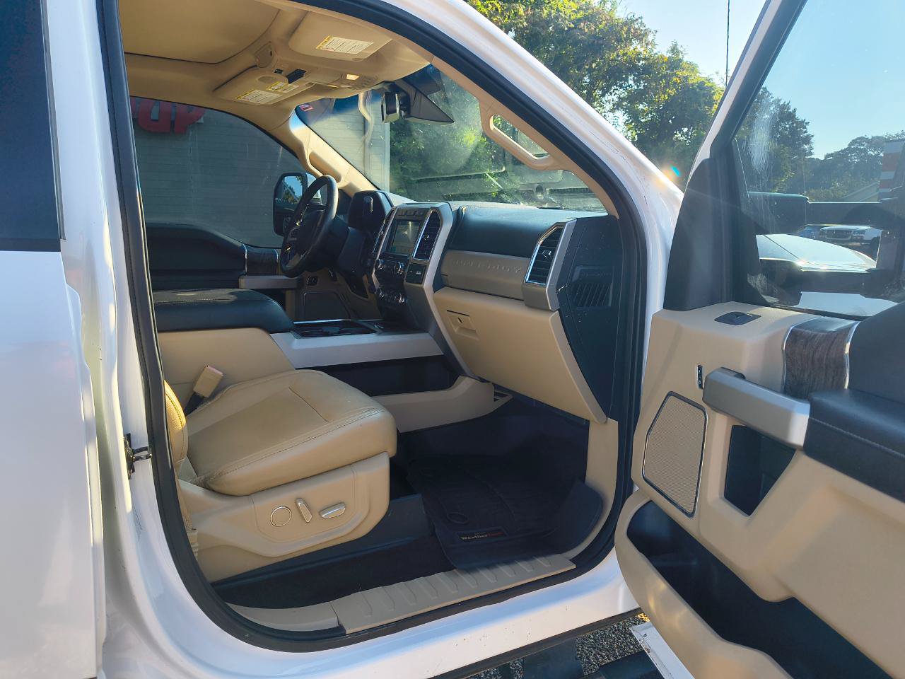 Used 2018 Ford F350 Lariat w/ Lariat Ultimate Package AWD/4WD image 9