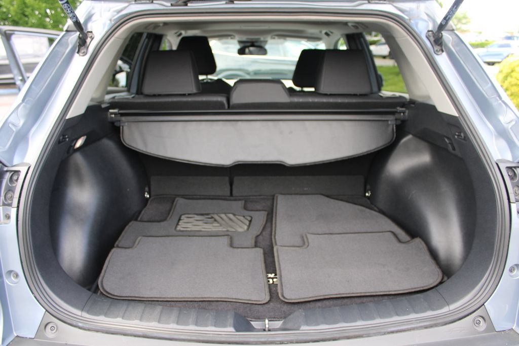 Used 2023 Toyota Corolla Cross LE w/ Moonroof Package AWD/4WD image 33