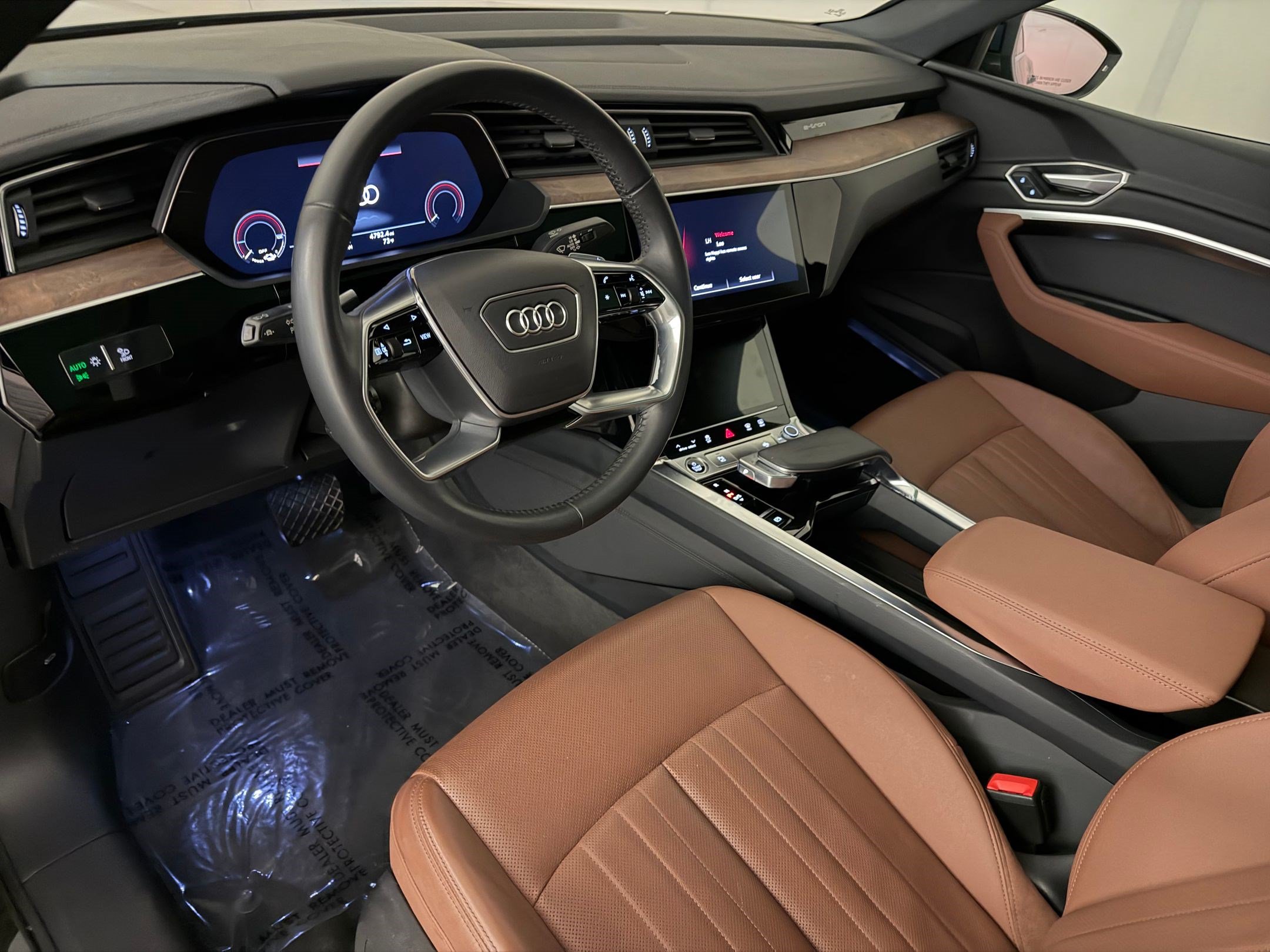 Certified 2021 Audi e-tron Premium Plus w/ Premium Plus Package AWD/4WD image 4