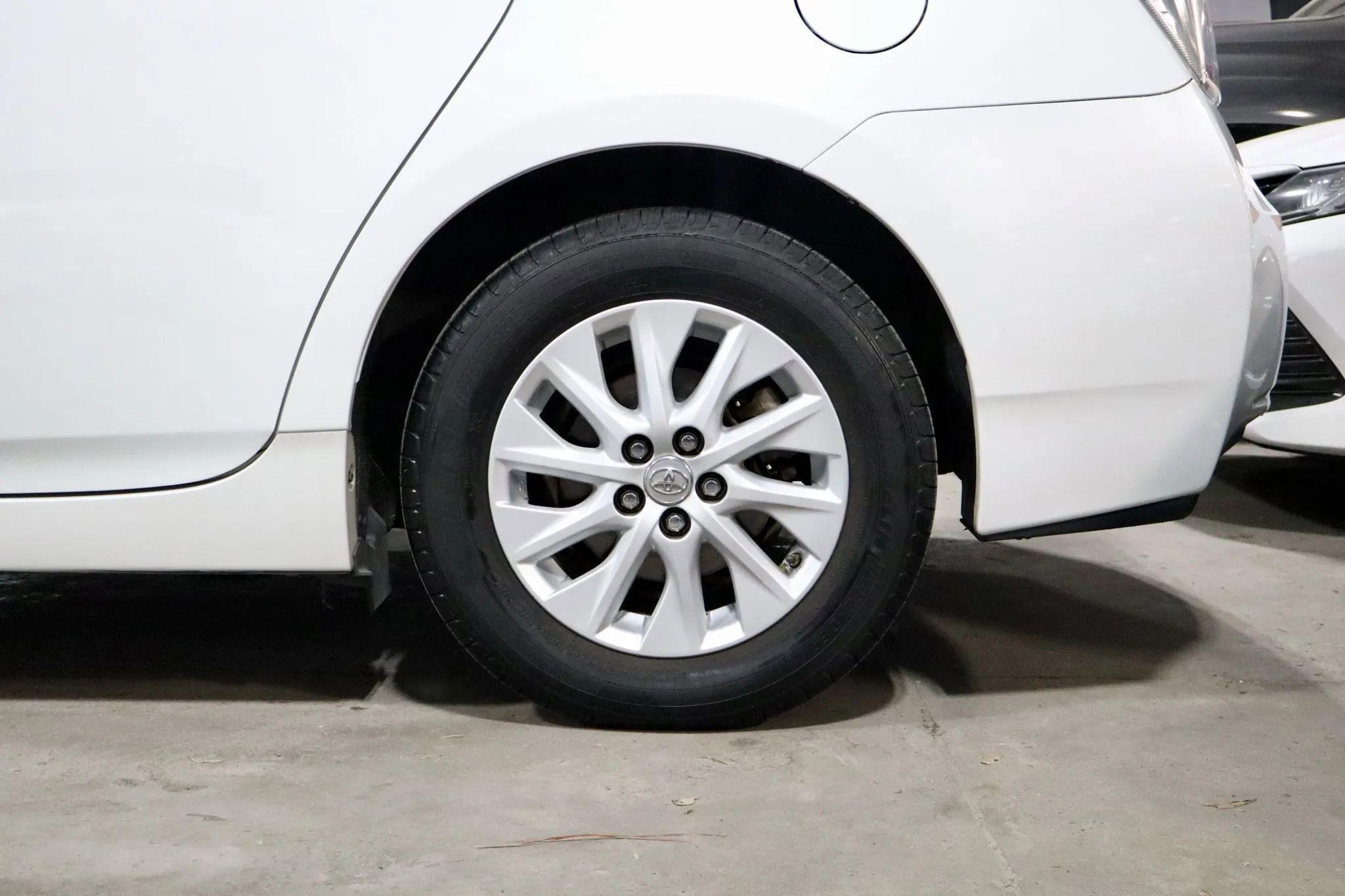 Used 2013 Toyota Prius Plug-In Hybrid image 5