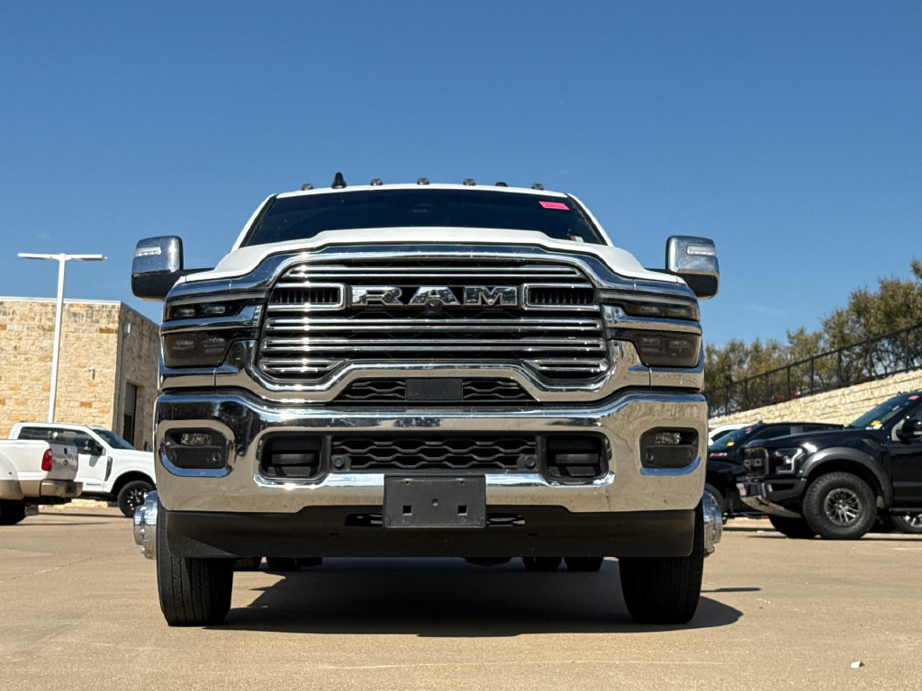 Used 2025 RAM 3500 Laramie AWD/4WD image 2
