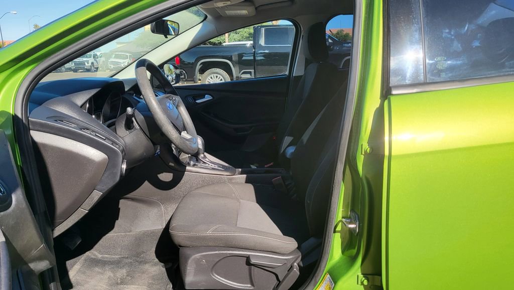 Used 2018 Ford Focus SE w/ SE Appearance Package image 24