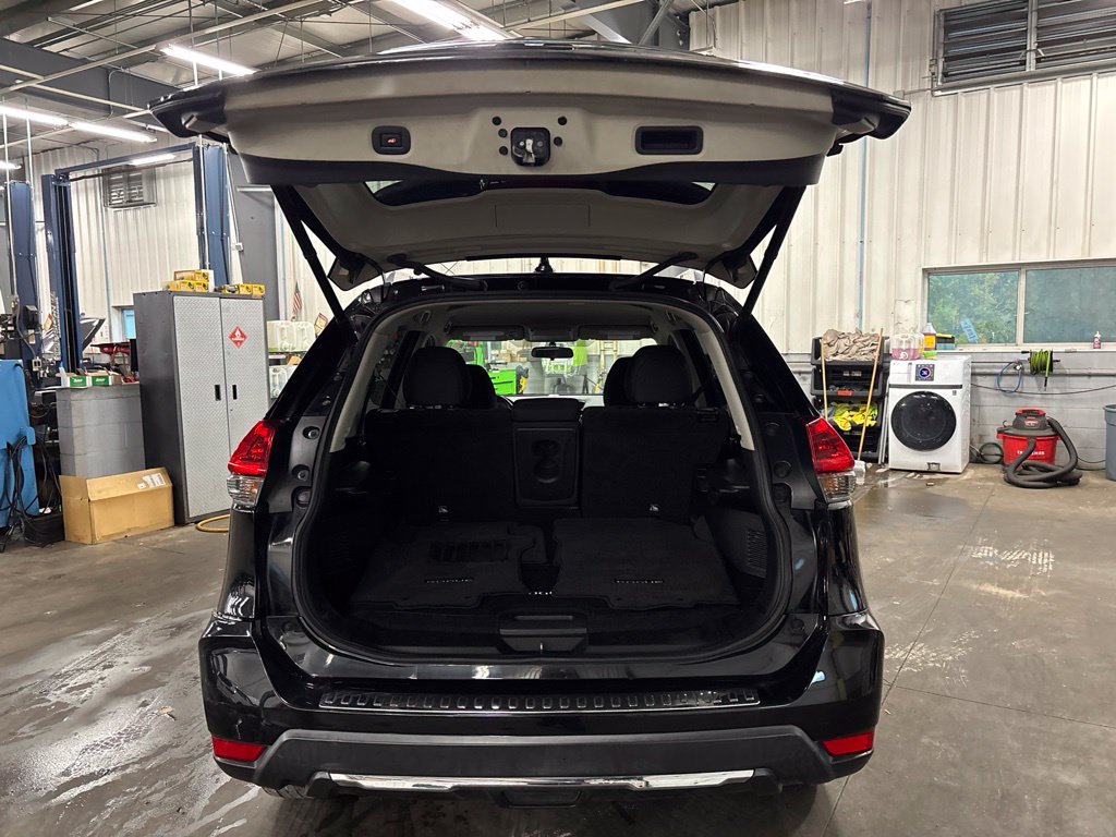 Used 2018 Nissan Rogue SV AWD/4WD image 13