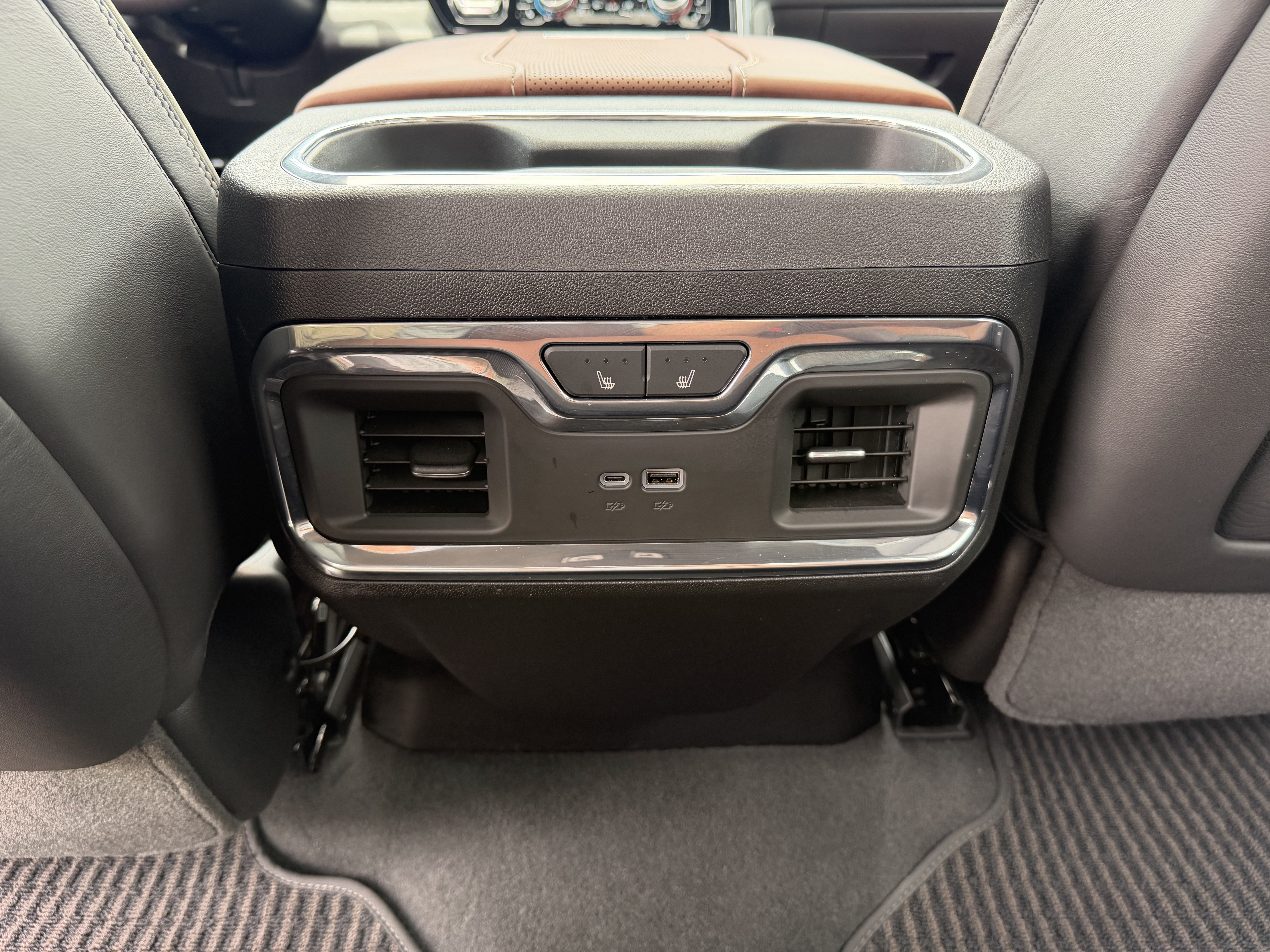 Used 2024 GMC Sierra 3500 Denali Ultimate AWD/4WD image 27