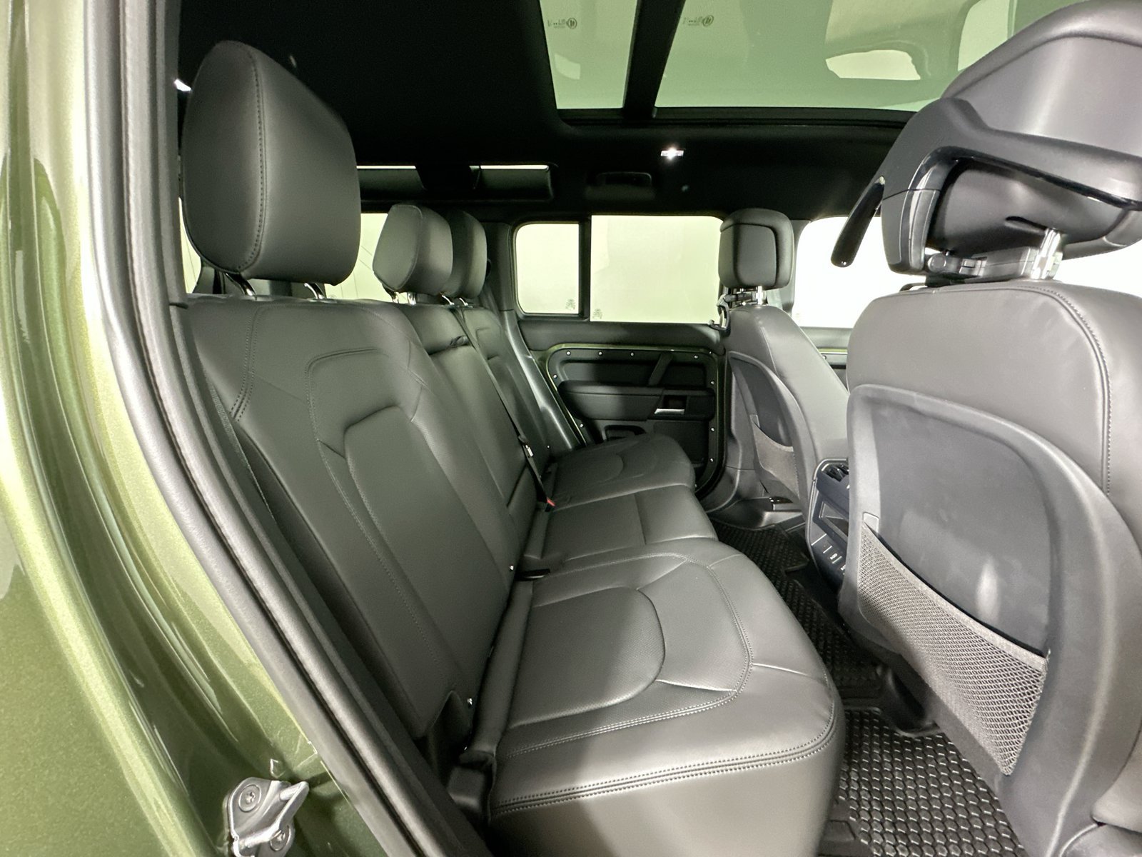 New 2026 Land Rover Defender 110 X-Dynamic SE AWD/4WD image 42