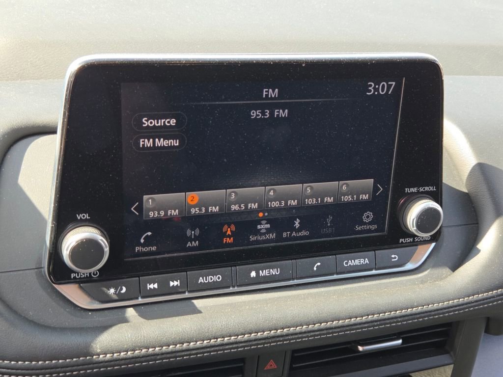 Used 2025 Nissan Rogue SV image 20