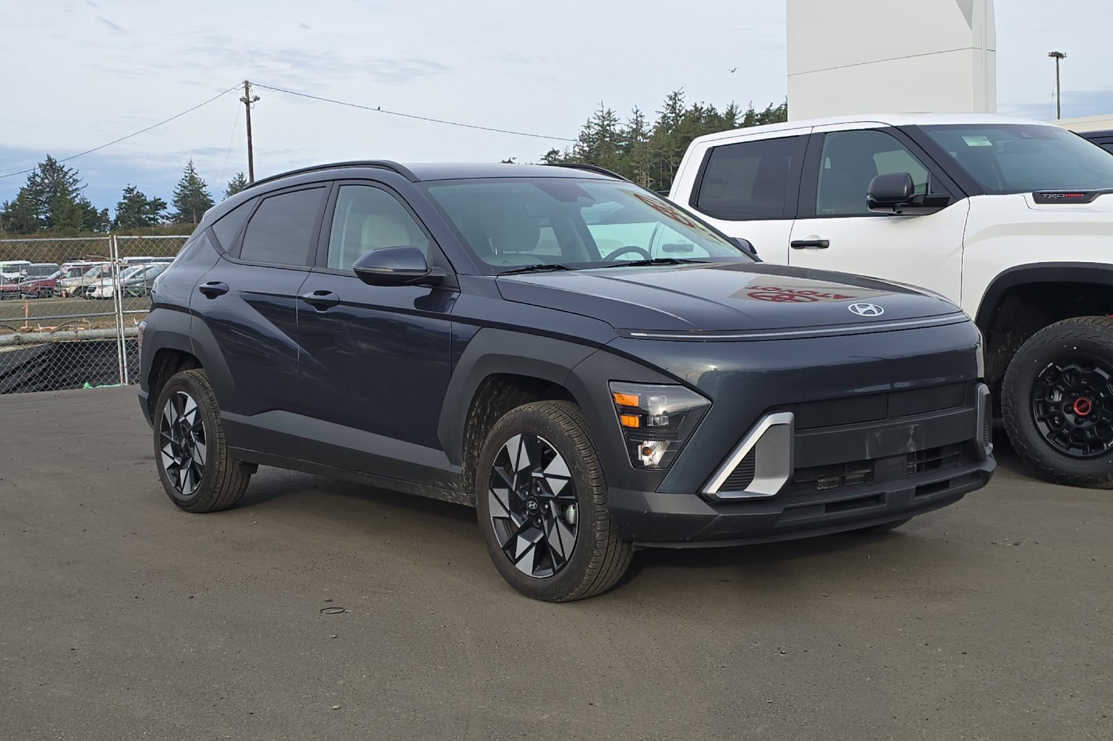 Used 2025 Hyundai Kona SEL image 2