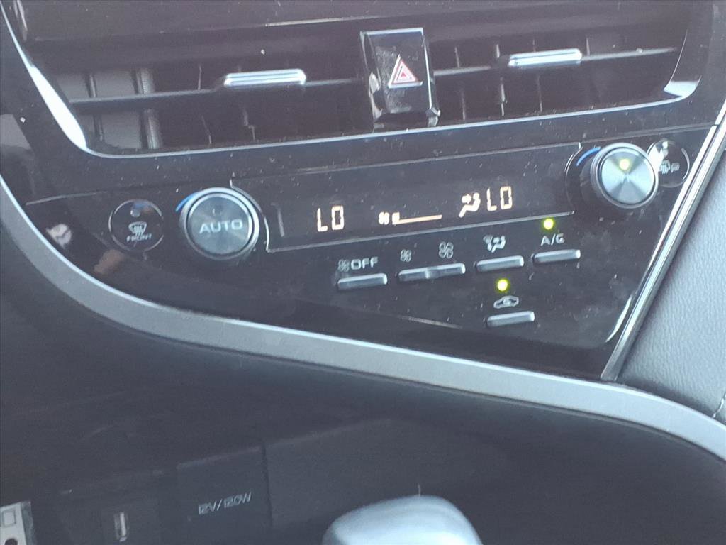 Used 2024 Toyota Camry SE image 11