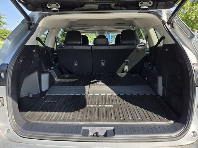 Used 2023 Toyota Highlander XLE FWD image 35