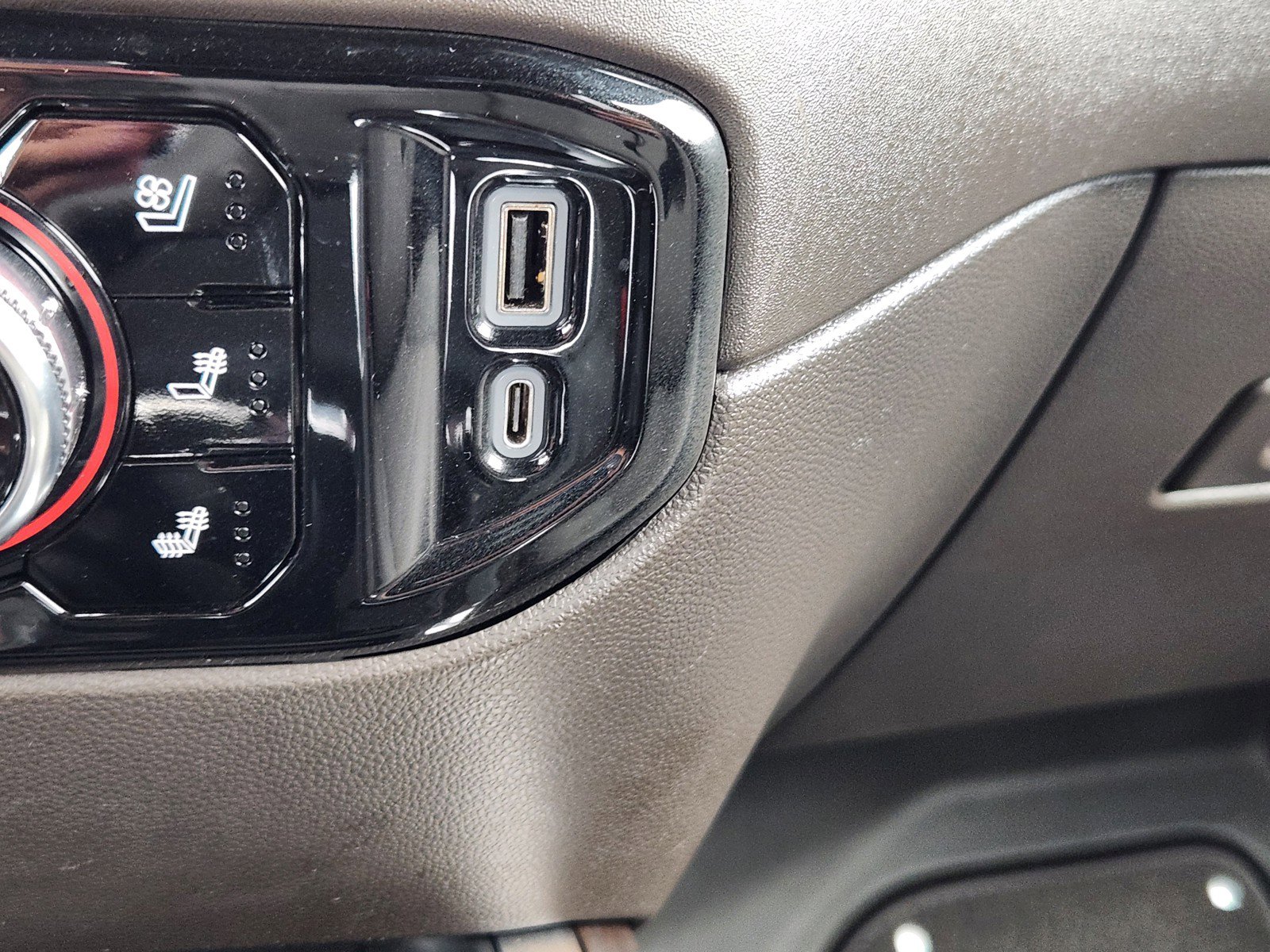 Used 2022 GMC Sierra 1500 SLT AWD/4WD image 16