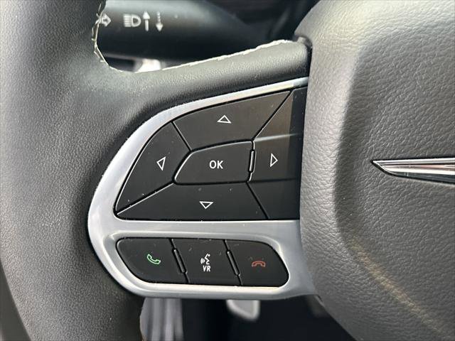 Certified 2024 Chrysler Pacifica Limited FWD image 26