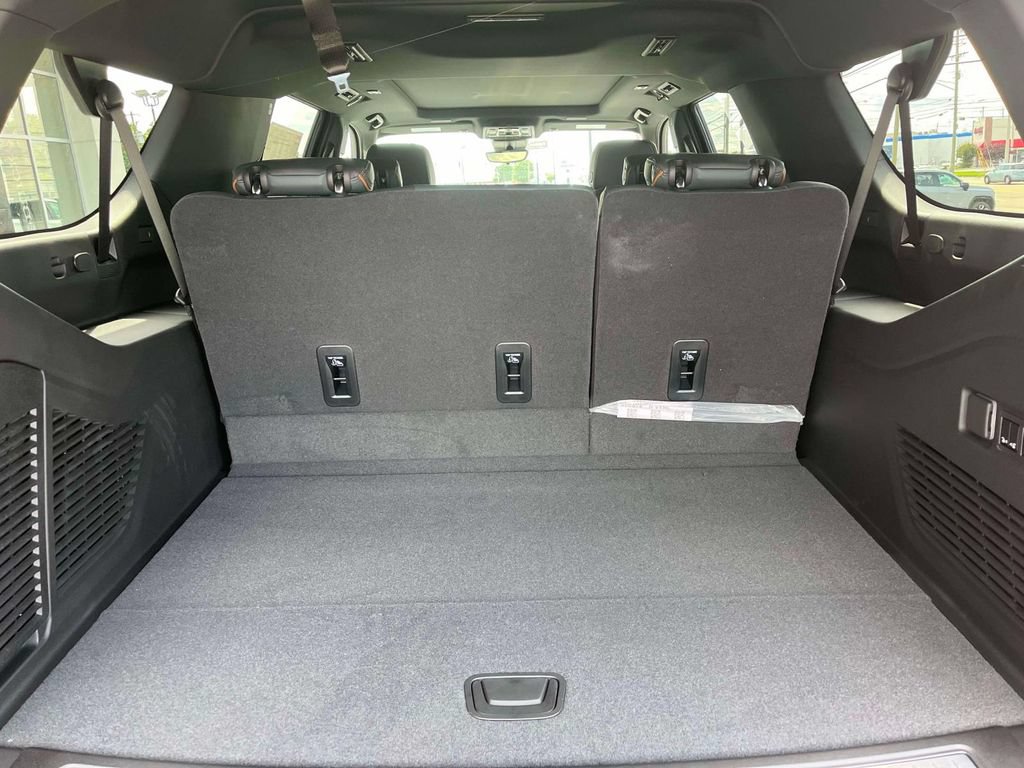 New 2026 GMC Yukon XL AT4 w/ AT4 Premium Package AWD/4WD image 18