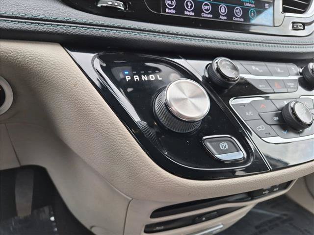 Used 2018 Chrysler Pacifica Limited w/ Advanced Safetytec Group FWD image 18