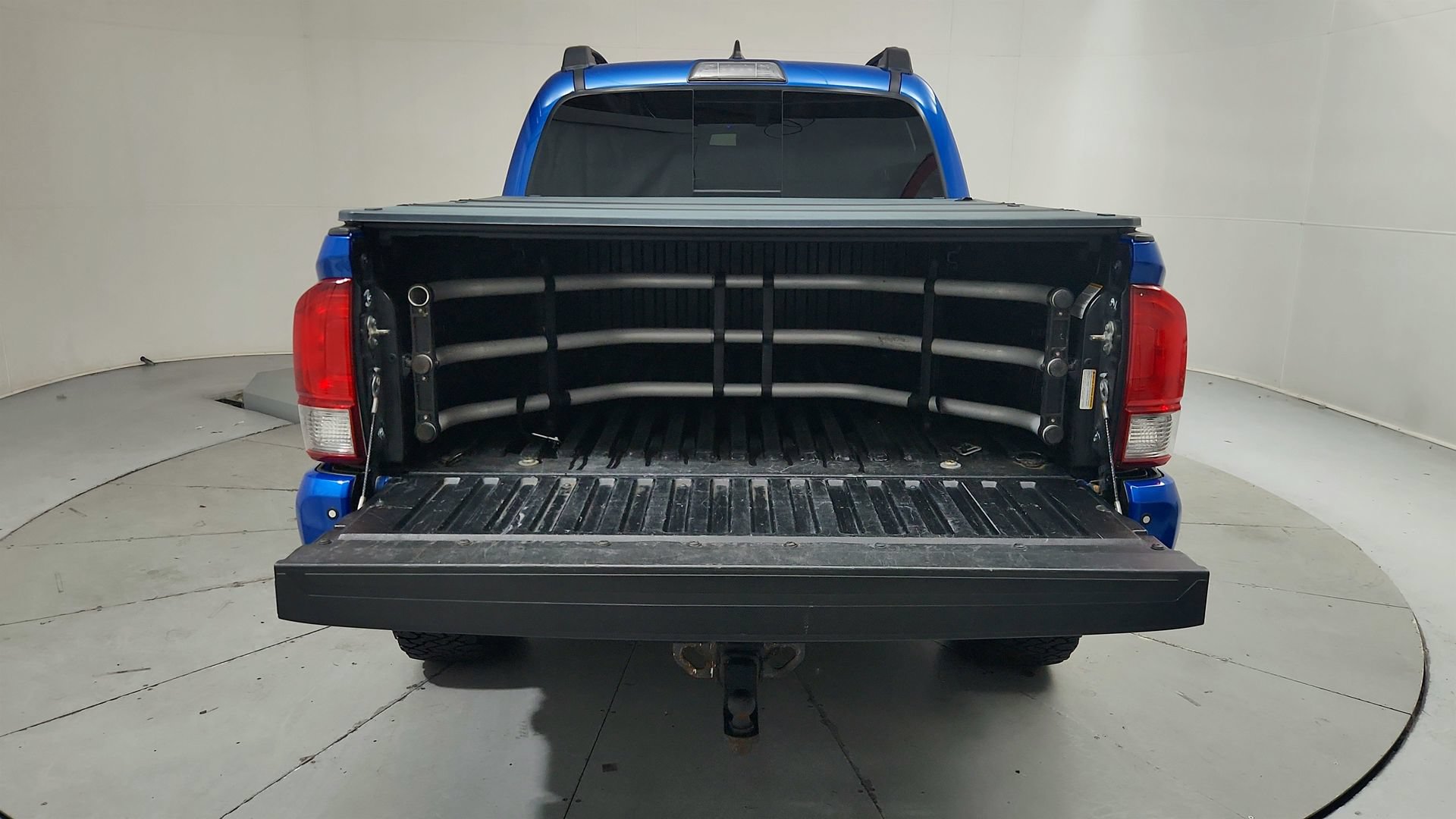 Used 2017 Toyota Tacoma TRD Sport AWD/4WD image 26