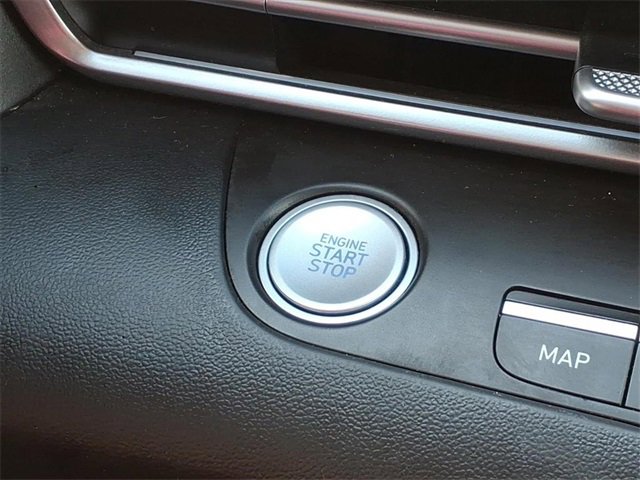 Used 2025 Hyundai Elantra SEL image 12