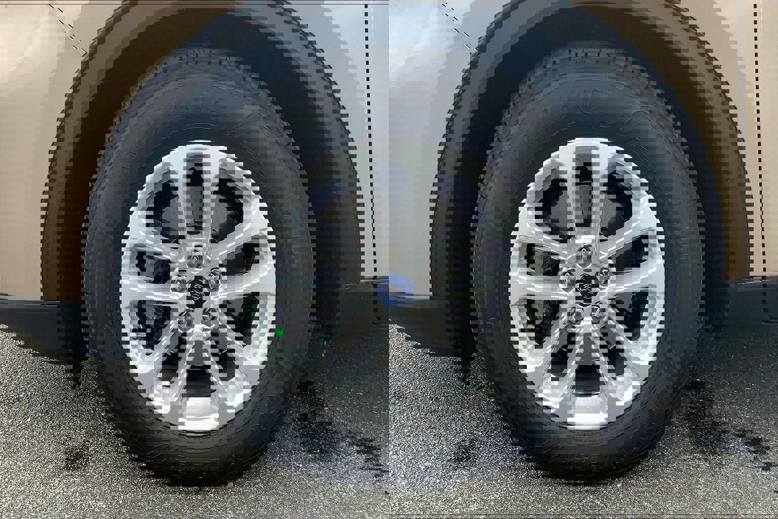 Used 2020 Ford Escape SE image 9