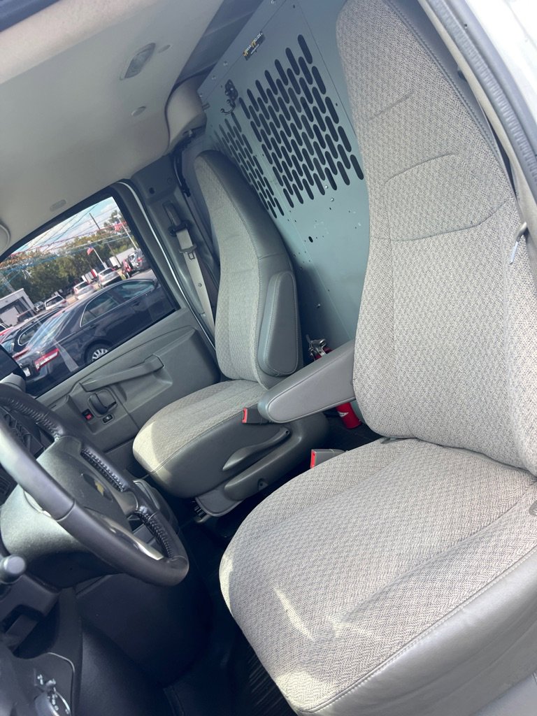 Used 2018 Chevrolet Express 3500 w/ Driver Convenience Package image 12