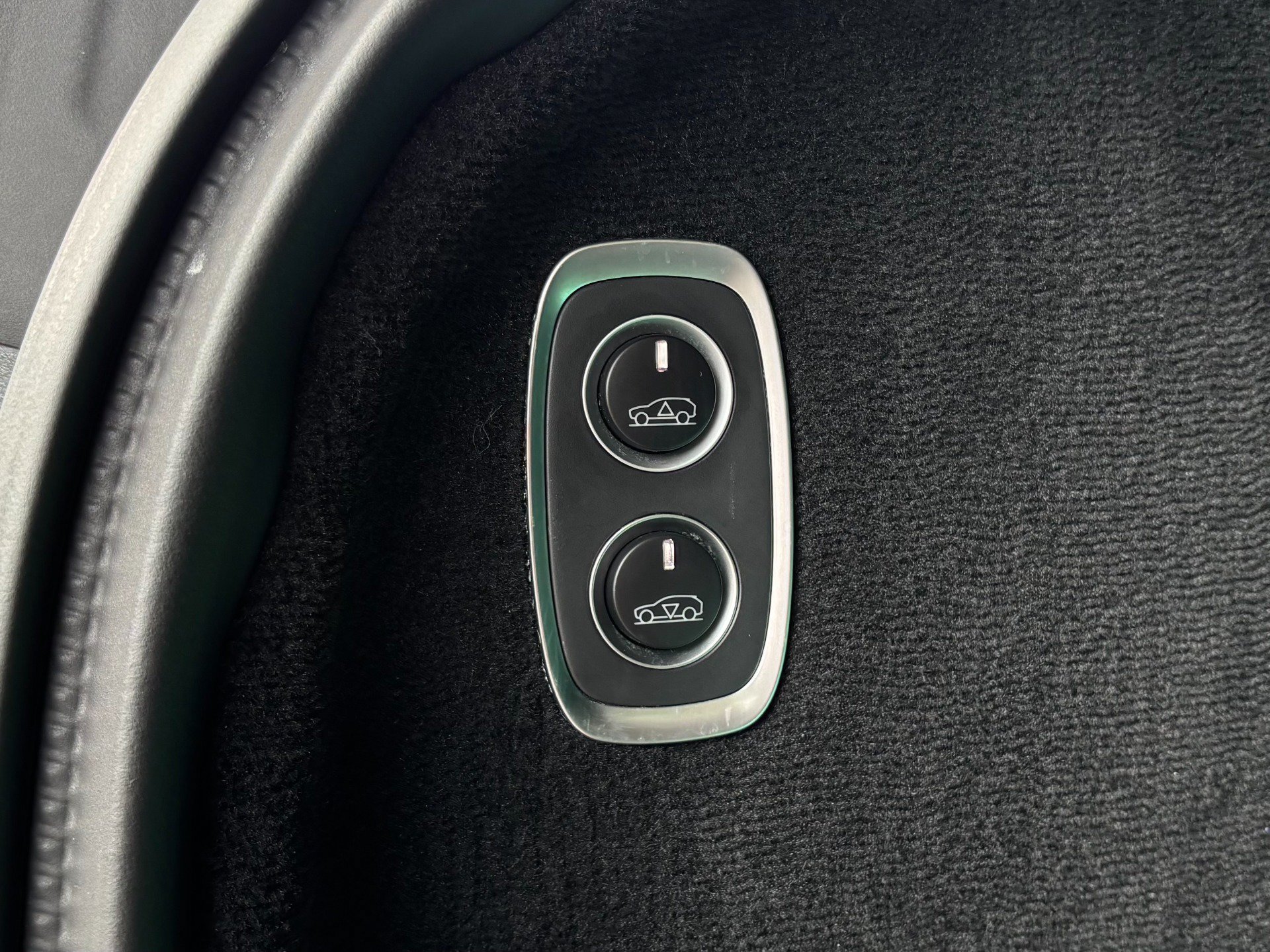 Used 2021 Aston Martin DBX AWD/4WD image 33