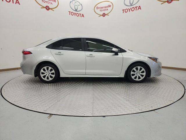 Certified 2025 Toyota Corolla LE FWD image 3