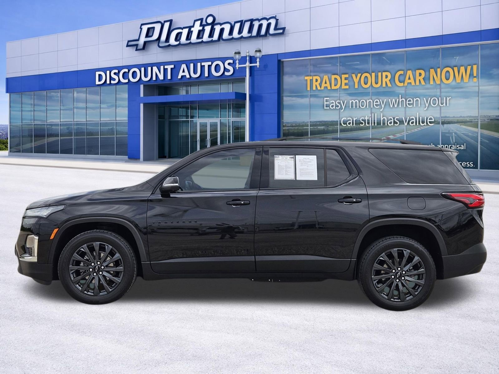 Used 2023 Chevrolet Traverse RS image 3