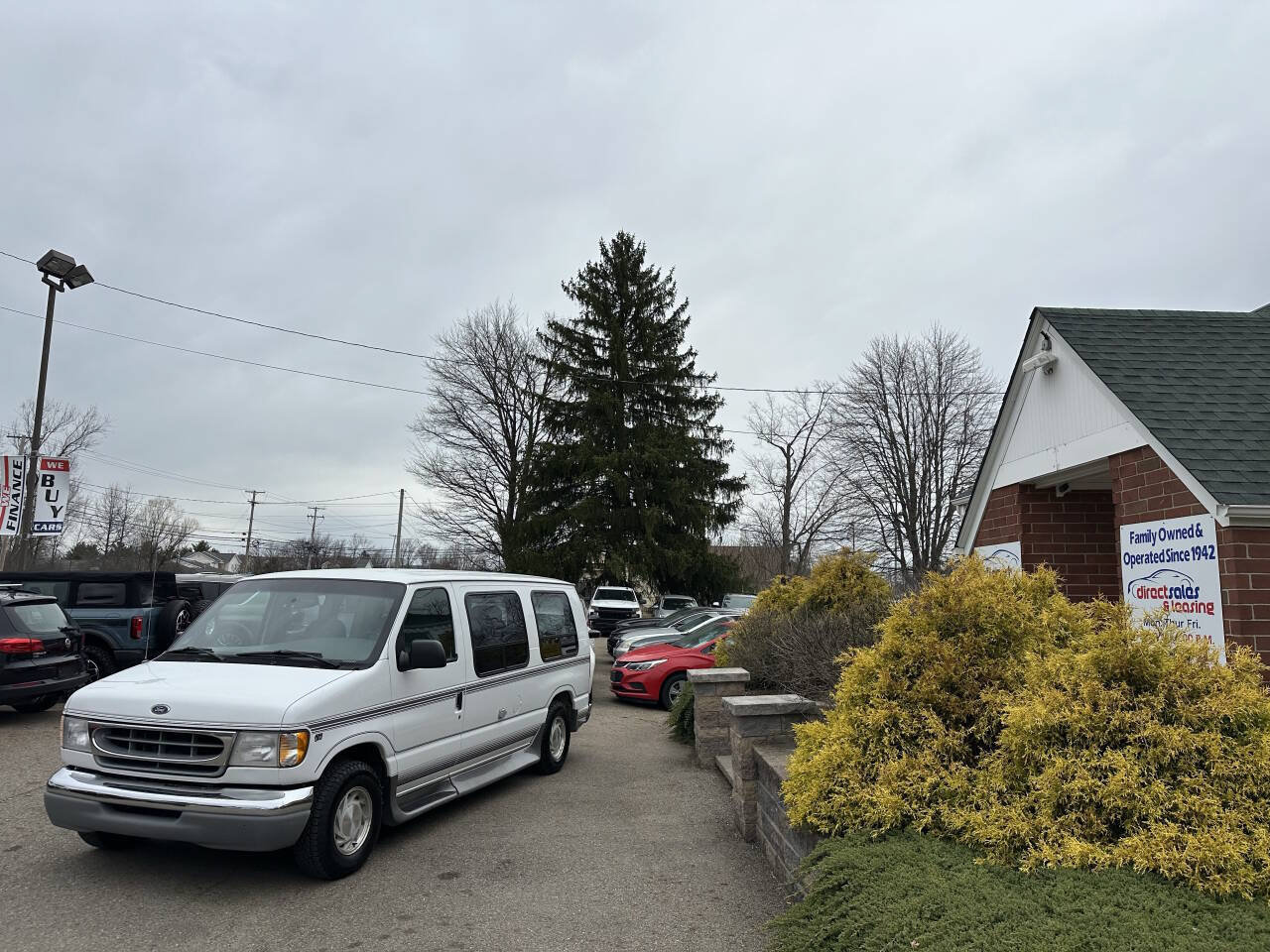 Used 2000 Ford E-150 and Econoline 150 image 1