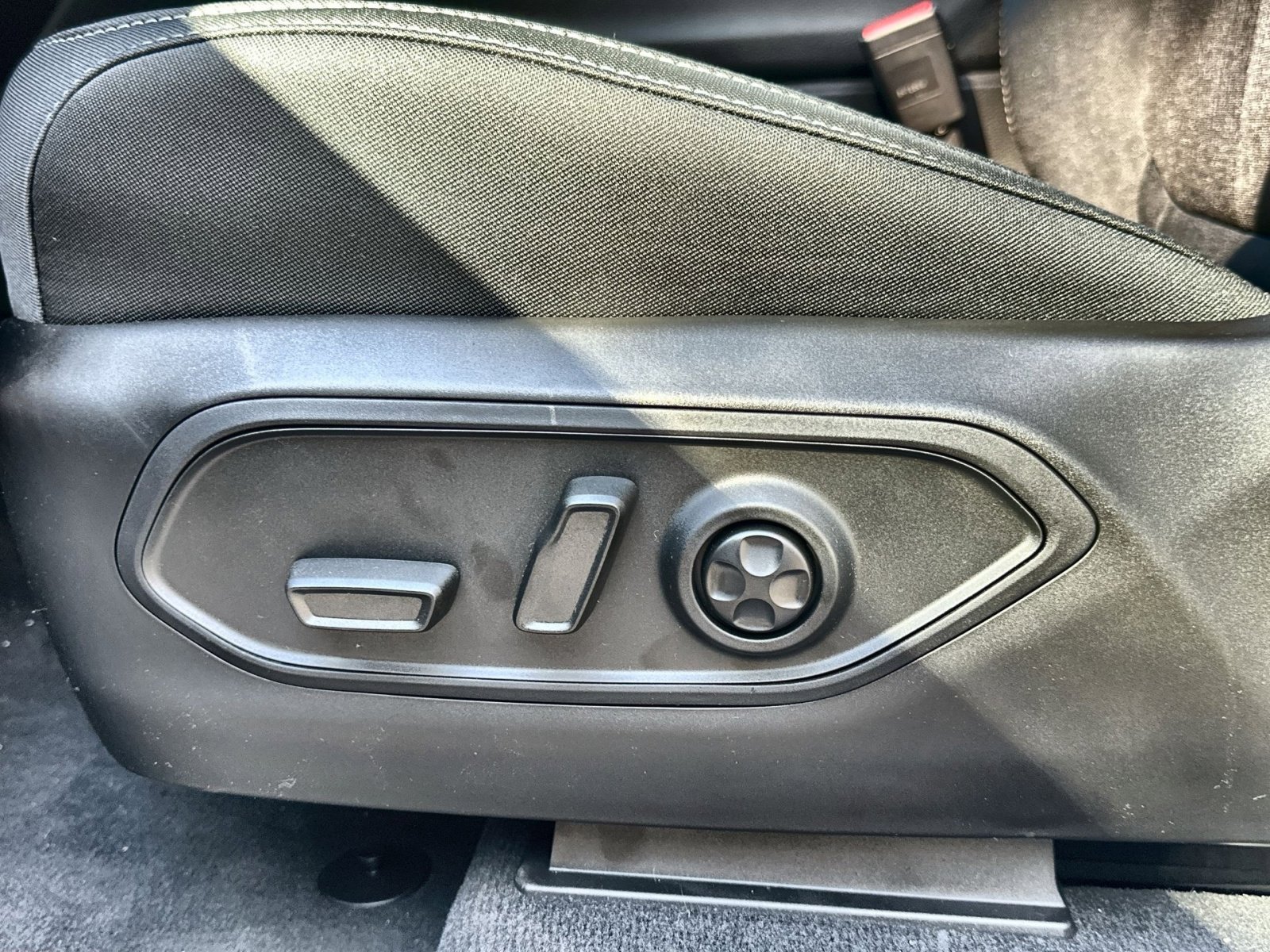 New 2025 Jeep Grand Cherokee Laredo w/ Luxury Tech Group I image 14