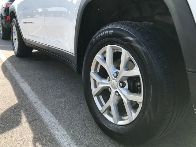 Used 2023 Jeep Grand Cherokee Limited image 12