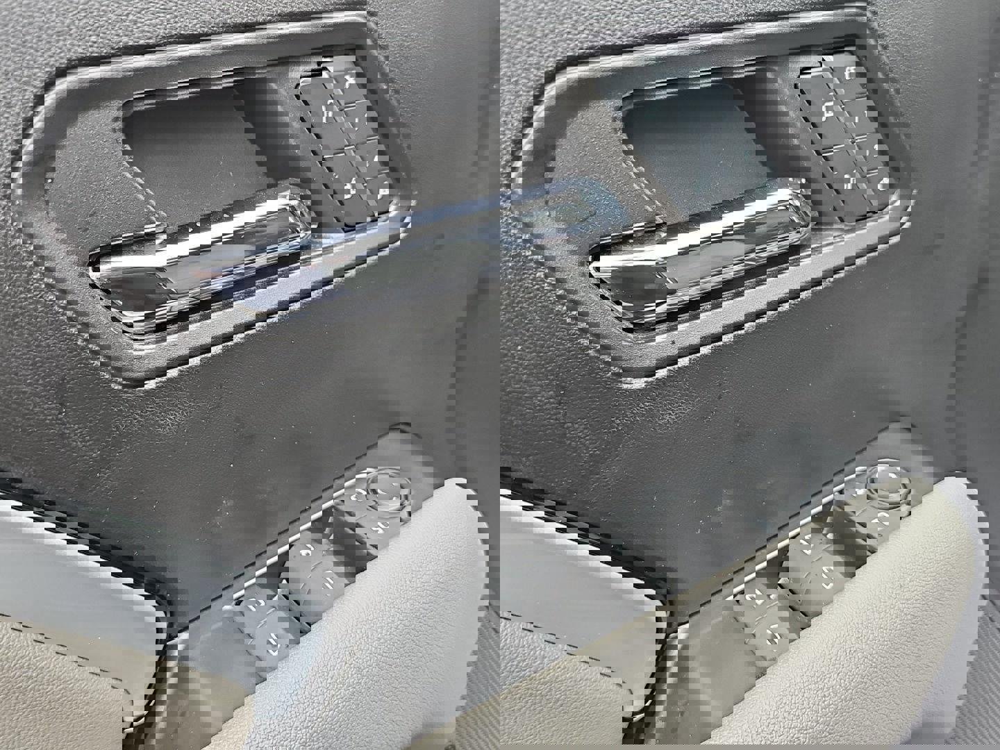 Used 2024 Chevrolet Colorado ZR2 w/ ZR2 Convenience Package III image 25